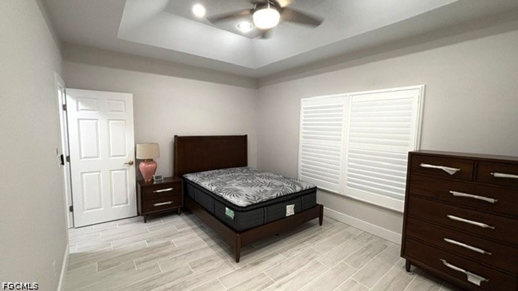 Image 10 of property listing at 2205 SE 18th AVE, Cape Coral, FL 33990