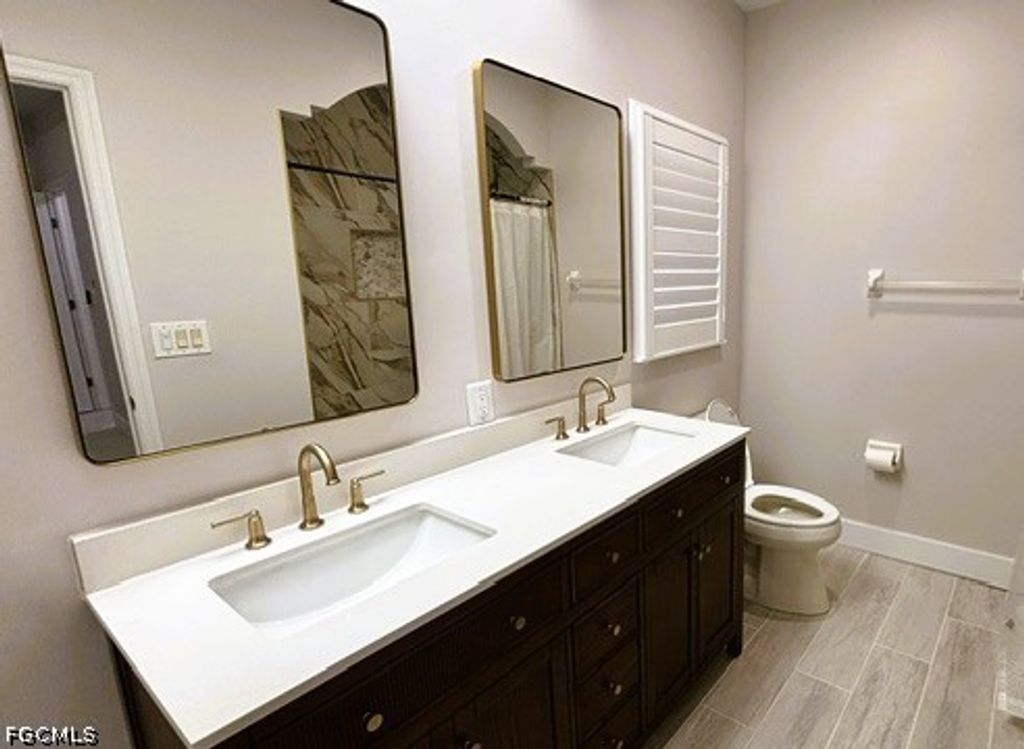 Image 11 of property listing at 2205 SE 18th AVE, Cape Coral, FL 33990