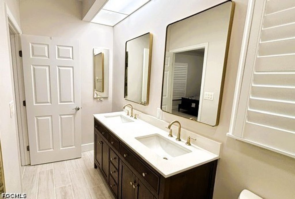 Image 12 of property listing at 2205 SE 18th AVE, Cape Coral, FL 33990