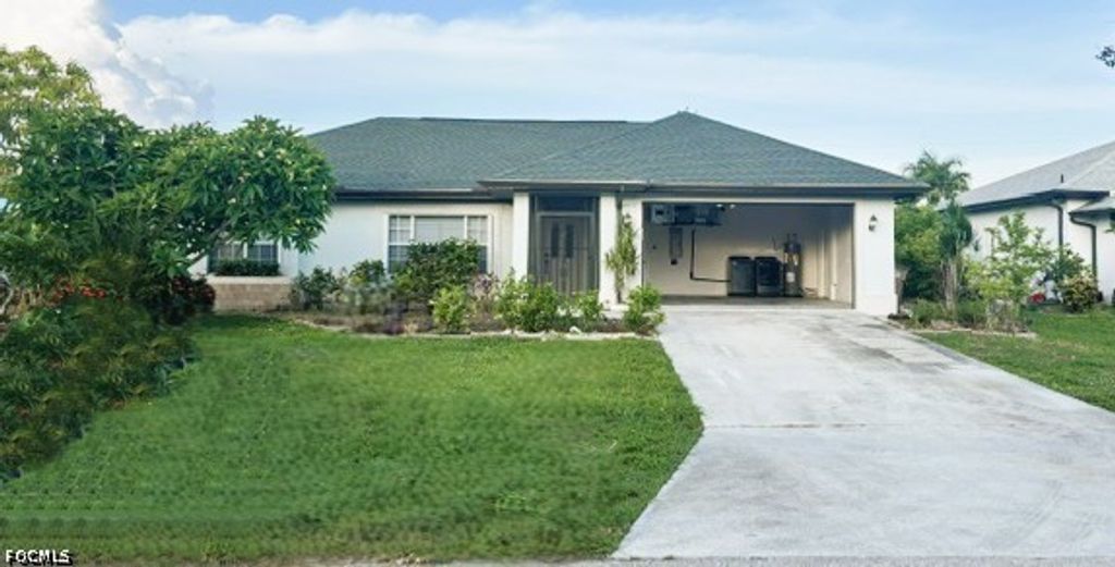 Image 13 of property listing at 2205 SE 18th AVE, Cape Coral, FL 33990
