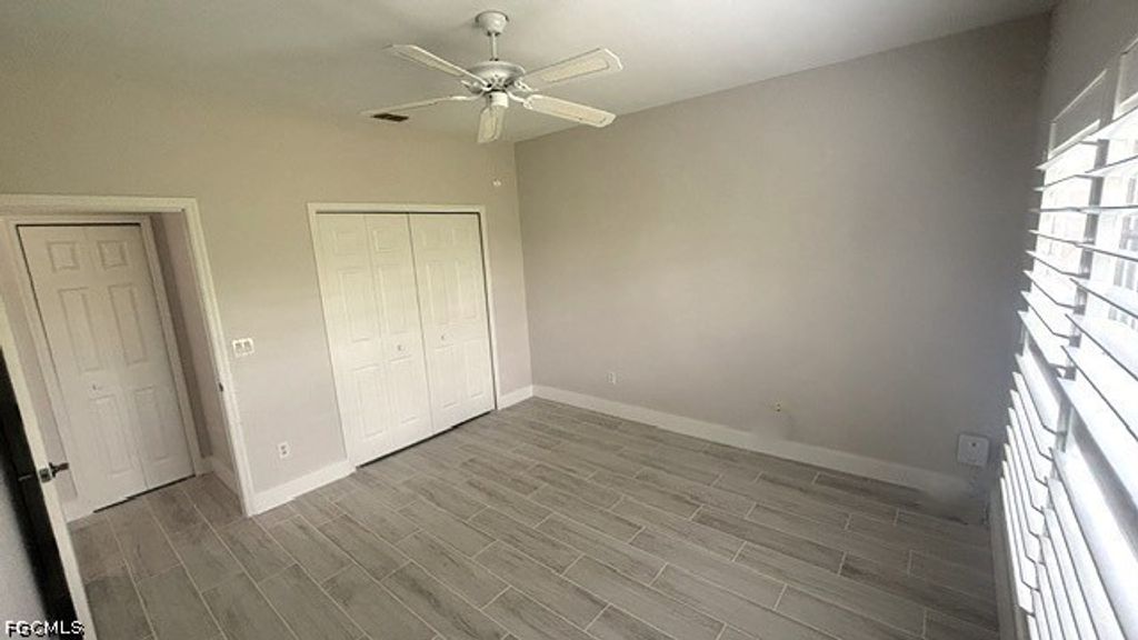 Image 6 of property listing at 2205 SE 18th AVE, Cape Coral, FL 33990