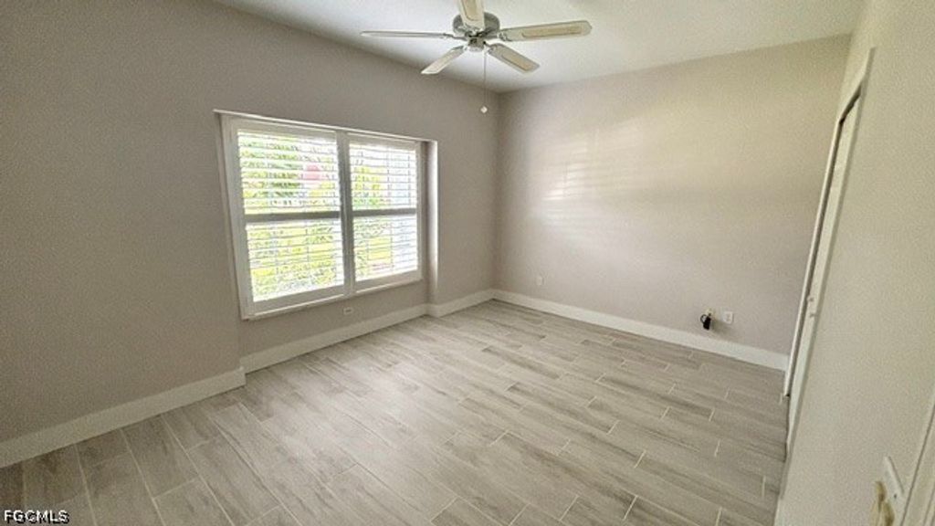 Image 7 of property listing at 2205 SE 18th AVE, Cape Coral, FL 33990