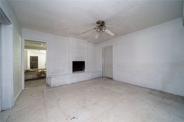 1035 W Goodnight Ave, Aransas Pass, TX 78336