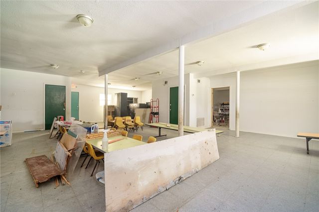 1035 W Goodnight Ave, Aransas Pass, TX 78336