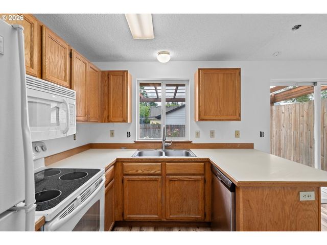 980 Se OAK St, Dundee, OR 97115