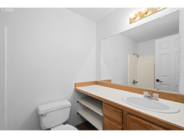 980 Se OAK St, Dundee, OR 97115