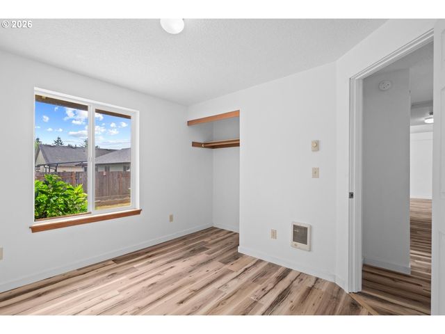 980 Se OAK St, Dundee, OR 97115