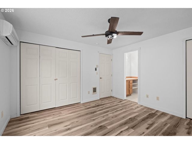 980 Se OAK St, Dundee, OR 97115