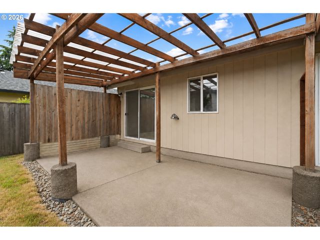 980 Se OAK St, Dundee, OR 97115