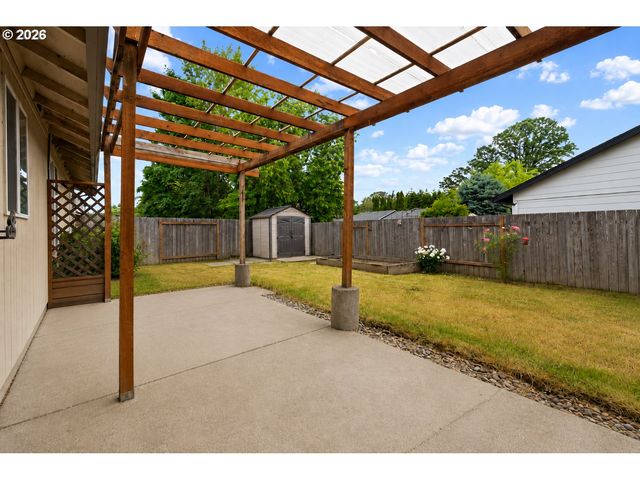 980 Se OAK St, Dundee, OR 97115