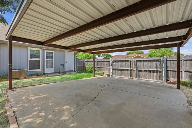 114 Glade Shadow Drive, Euless, TX 76039