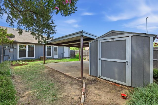 114 Glade Shadow Drive, Euless, TX 76039