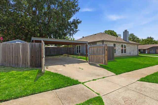 114 Glade Shadow Drive, Euless, TX 76039