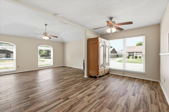 114 Glade Shadow Drive, Euless, TX 76039