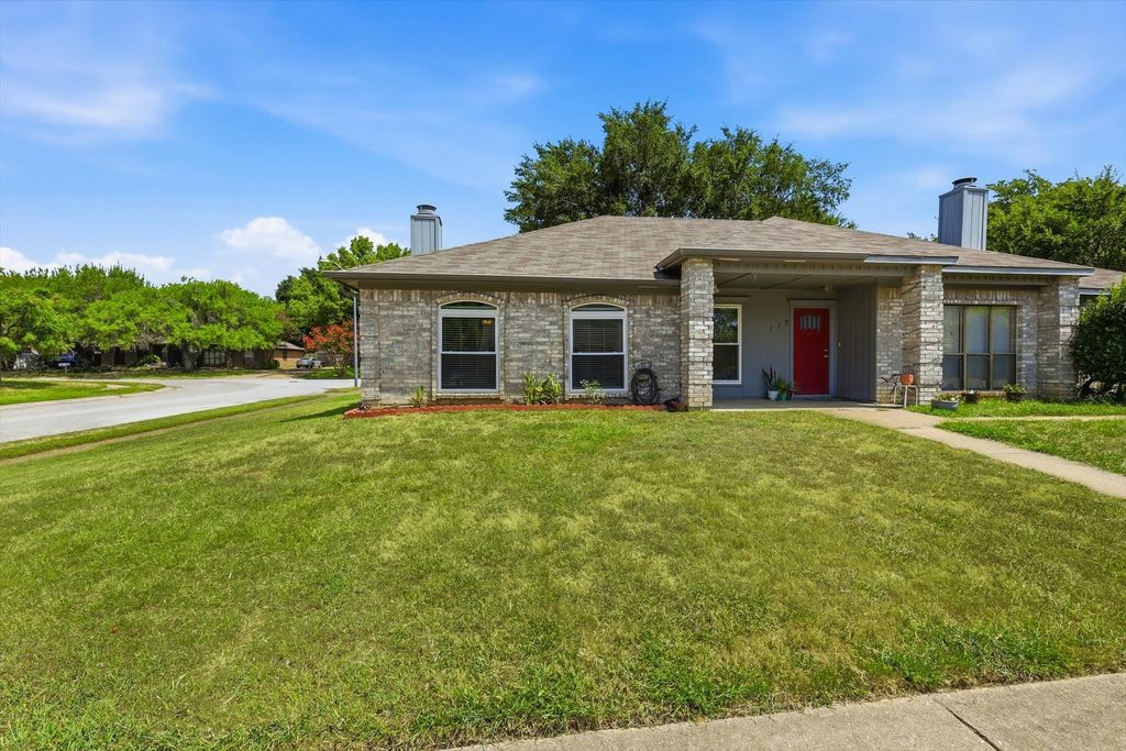 114 Glade Shadow Drive, Euless, TX 76039