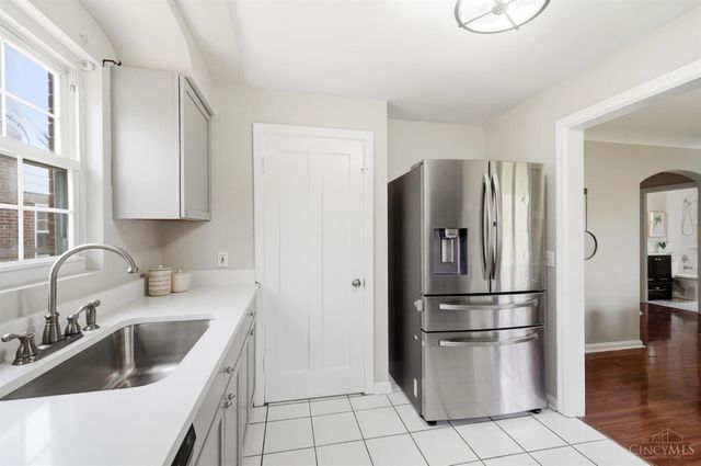 3790 N Broadlawn Circle, Silverton, OH 45236