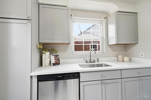 3790 N Broadlawn Circle, Silverton, OH 45236