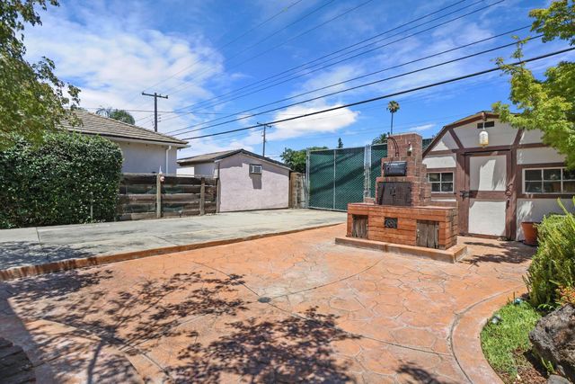1419 Holly Dr, Lodi, CA 95242