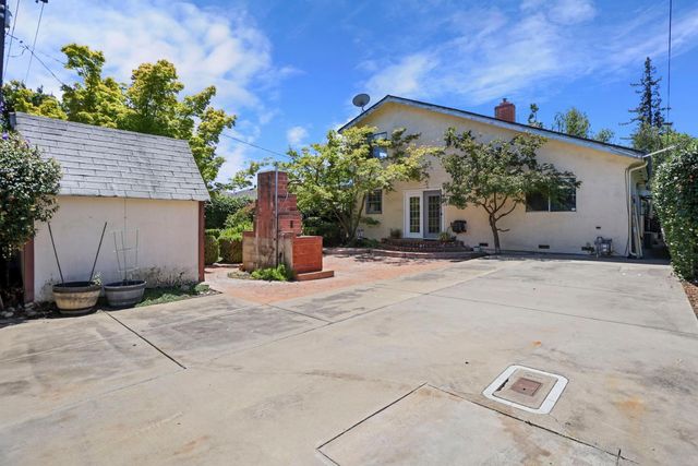 1419 Holly Dr, Lodi, CA 95242