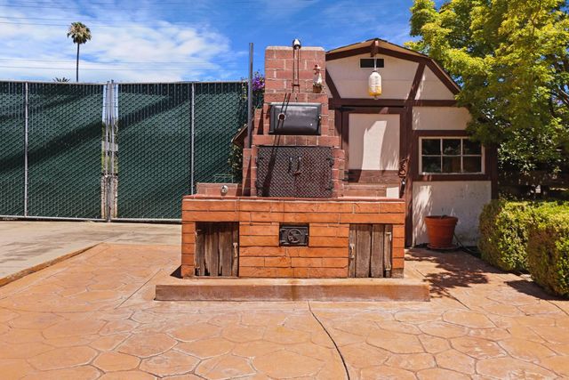 1419 Holly Dr, Lodi, CA 95242