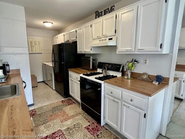 23672 N Rockledge, Novi, MI 48375