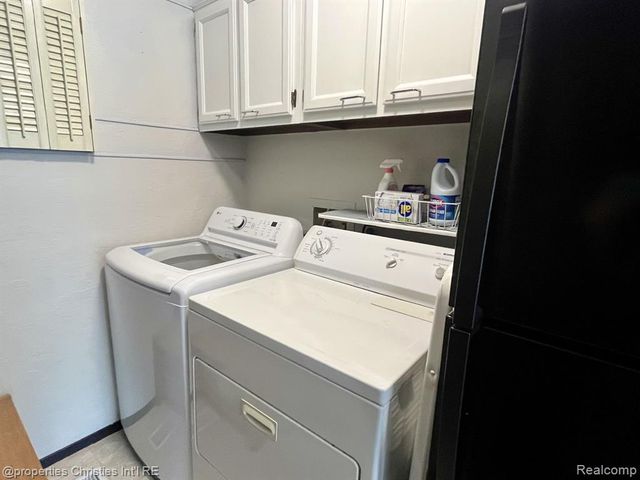 23672 N Rockledge, Novi, MI 48375