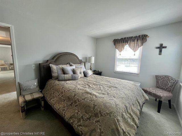 23672 N Rockledge, Novi, MI 48375