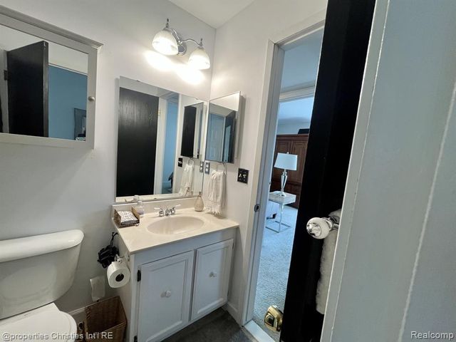 23672 N Rockledge, Novi, MI 48375
