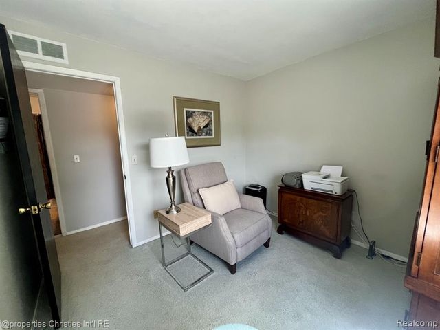 23672 N Rockledge, Novi, MI 48375