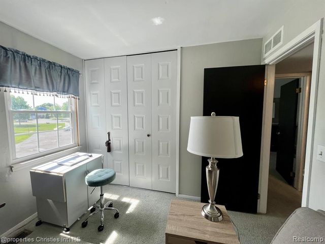 23672 N Rockledge, Novi, MI 48375