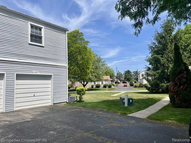 23672 N Rockledge, Novi, MI 48375