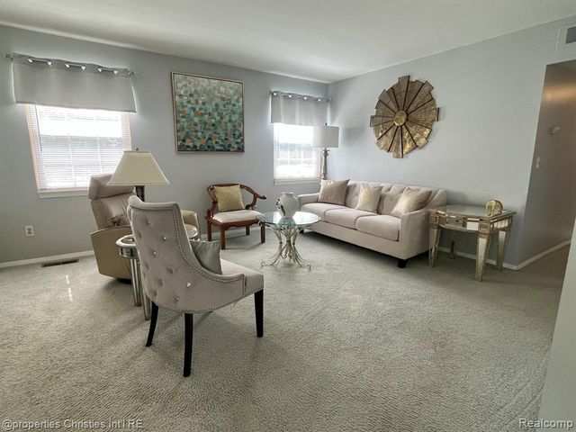 23672 N Rockledge, Novi, MI 48375
