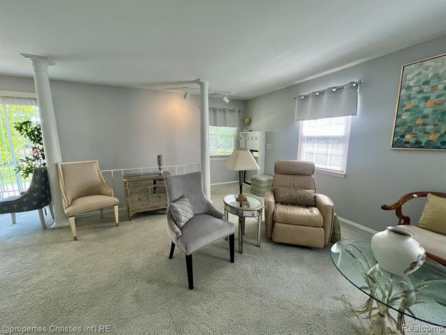 23672 N Rockledge, Novi, MI 48375