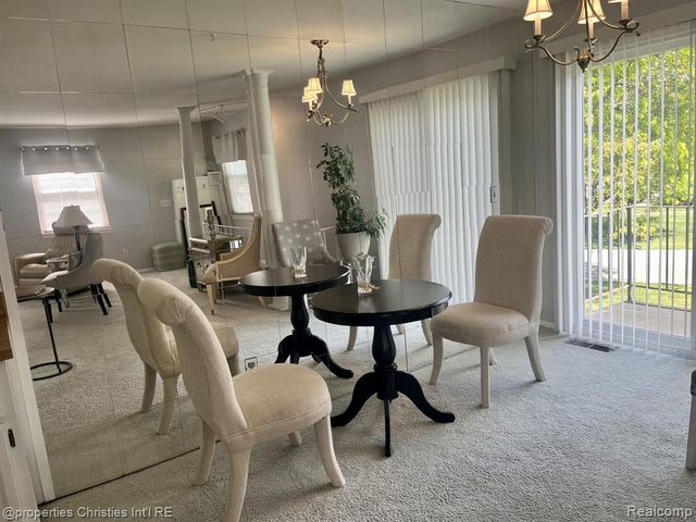23672 N Rockledge, Novi, MI 48375