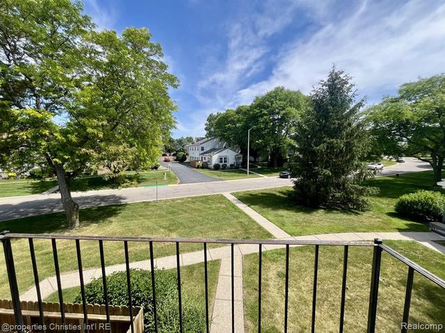 23672 N Rockledge, Novi, MI 48375