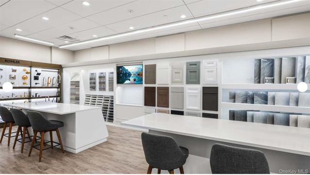 16 Sequoia Circle, Manhasset, NY 11030