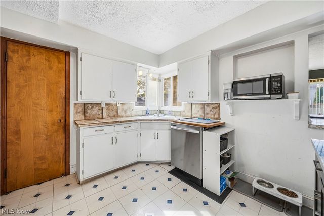 21790 Kennison Avenue, Euclid, OH 44123