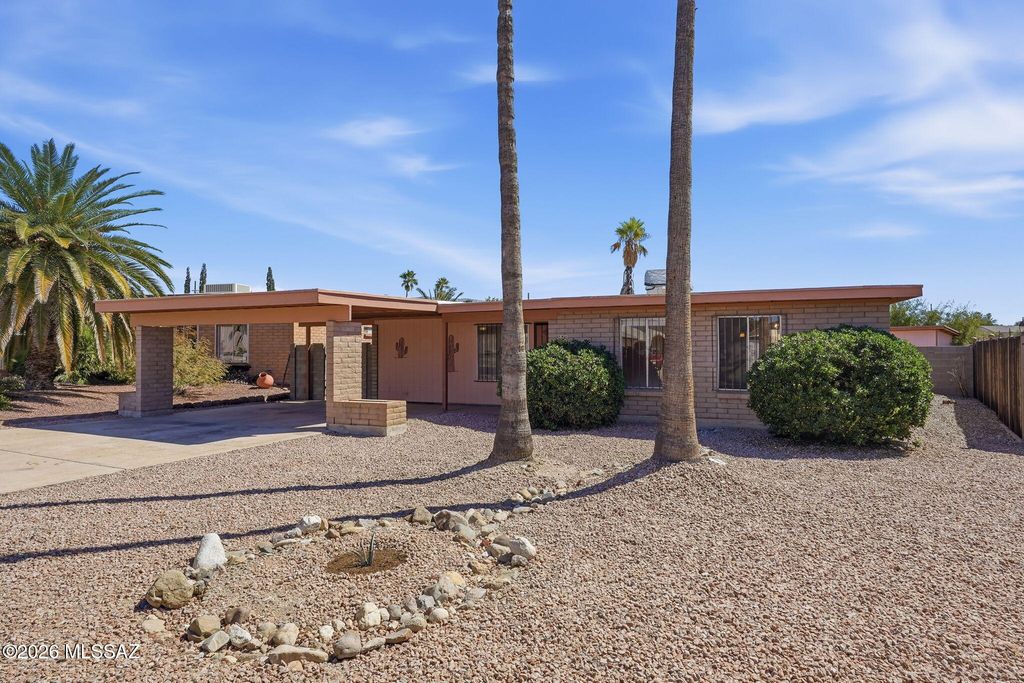 2749 S Pace East Drive, Tucson, AZ 85730