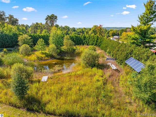 10910 S Shore Road, Suttons Bay, MI 49682