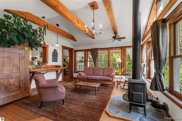 10910 S Shore Road, Suttons Bay, MI 49682