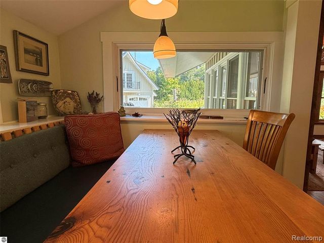 10910 S Shore Road, Suttons Bay, MI 49682