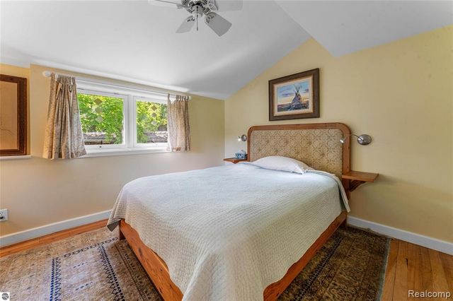 10910 S Shore Road, Suttons Bay, MI 49682