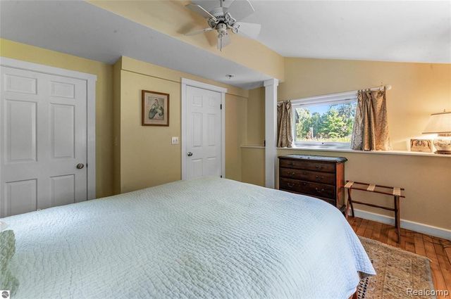 10910 S Shore Road, Suttons Bay, MI 49682