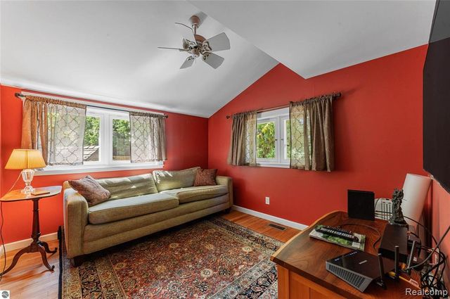 10910 S Shore Road, Suttons Bay, MI 49682