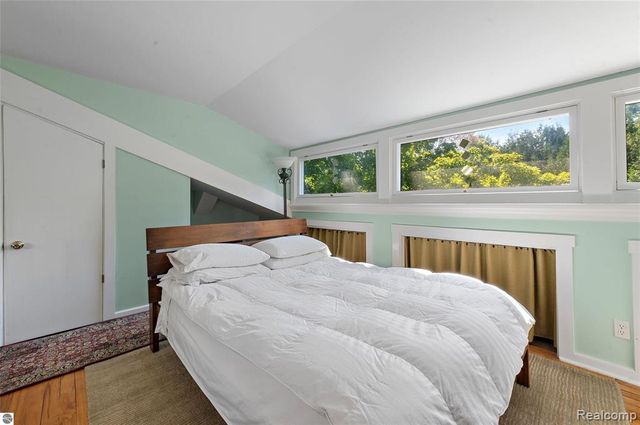 10910 S Shore Road, Suttons Bay, MI 49682