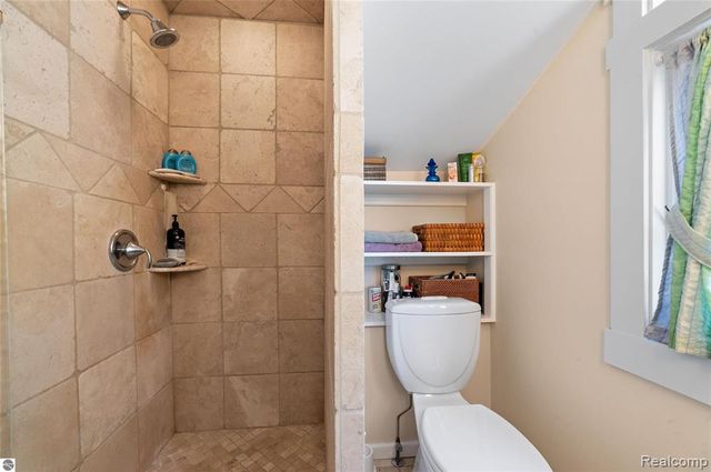 10910 S Shore Road, Suttons Bay, MI 49682