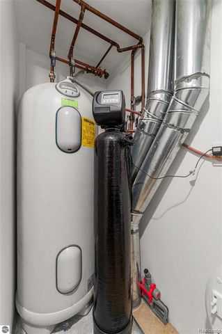 10910 S Shore Road, Suttons Bay, MI 49682