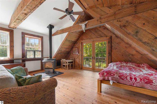 10910 S Shore Road, Suttons Bay, MI 49682