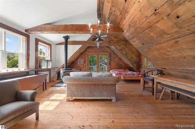 10910 S Shore Road, Suttons Bay, MI 49682