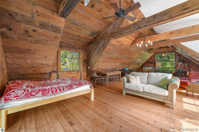 10910 S Shore Road, Suttons Bay, MI 49682